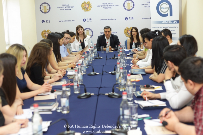 The representatives of the Human Rights Defender are learning to communicate in the sign language: training